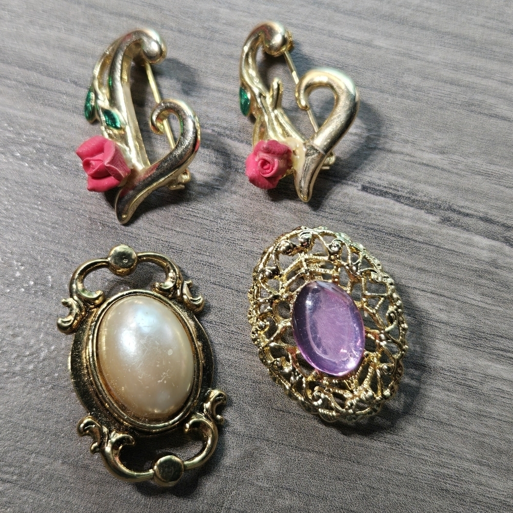 Elegant Vintage Small Gold Brooch Set Of 4